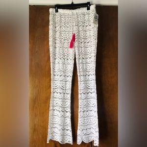 🆕 BRAND NEW WITH TAGS - Miken White Lace Bellbottom Pants 😍